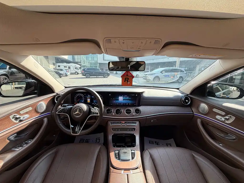Mercedes-Benz E-Class 2023 — фото 12
