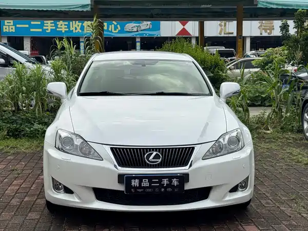 Lexus IS 2010