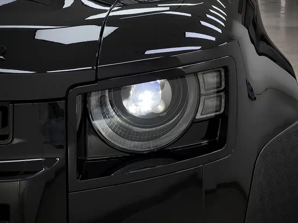 Land Rover Defender 2022 — фото 34