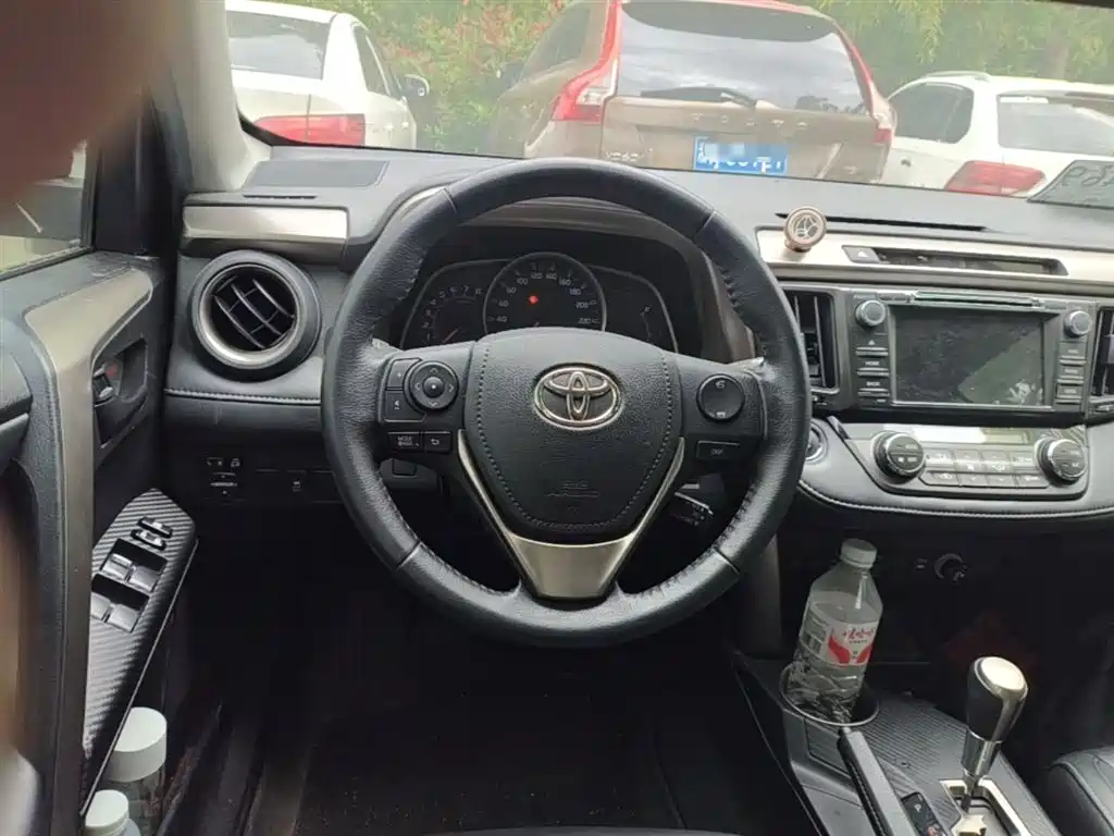 Toyota RAV4 2015 — фото 11