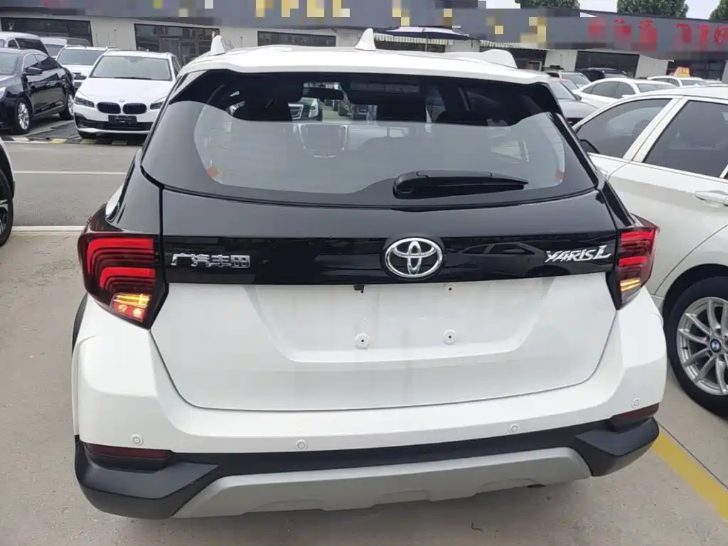 Toyota Yaris L 2021