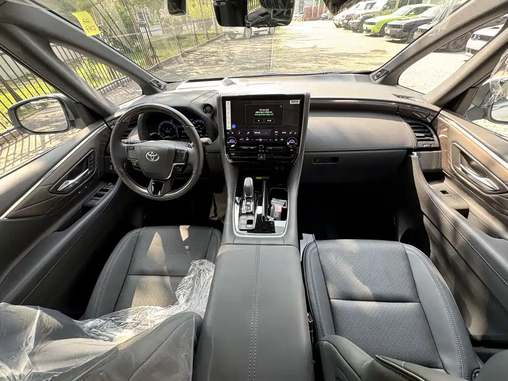 Toyota Alphard — фото 7