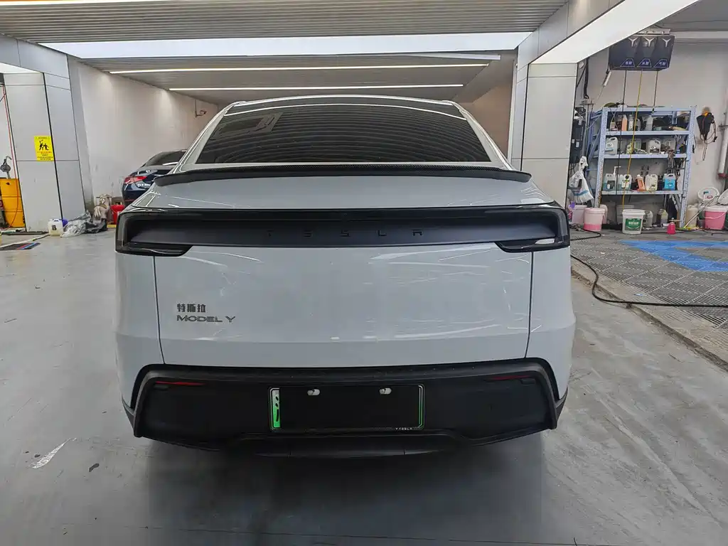 Tesla Model Y 2025 — фото 14