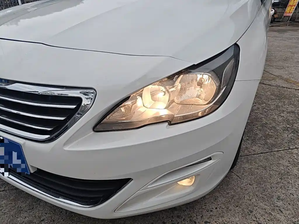 Peugeot 408 2016 — фото 24