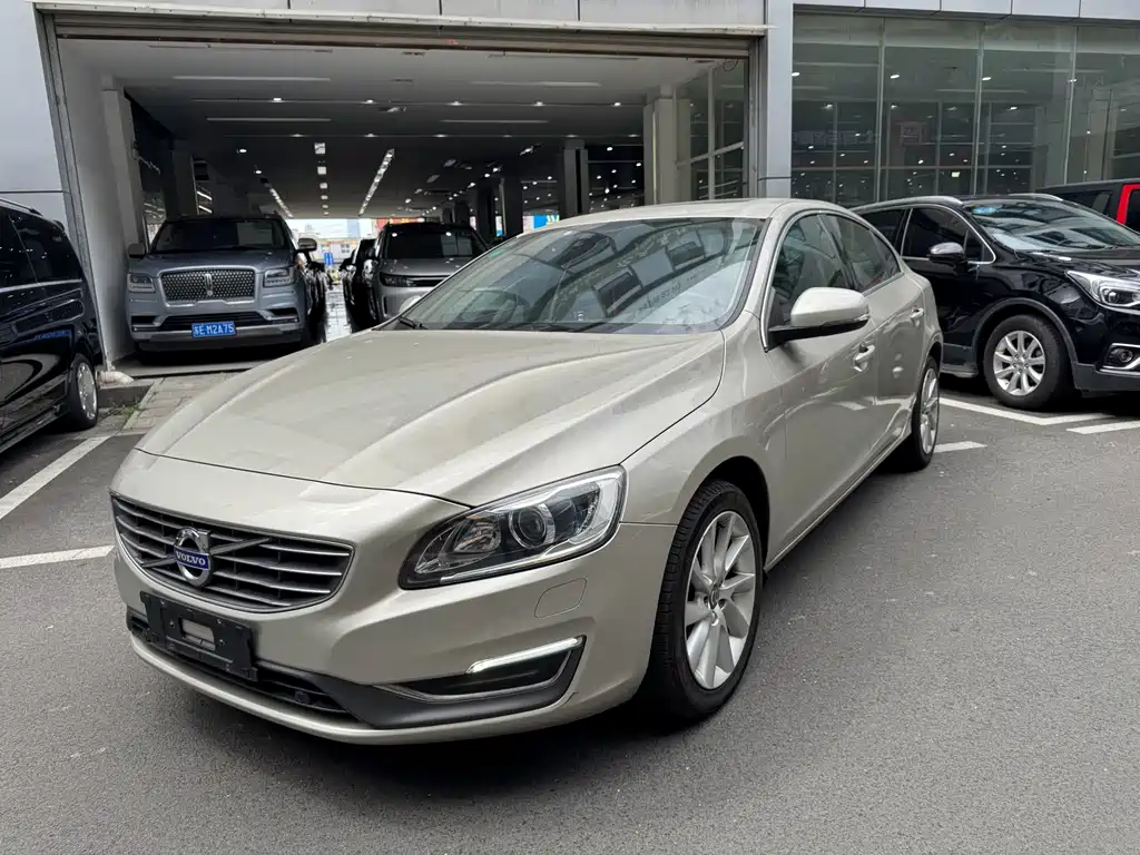 Volvo S60 2016 — фото 1