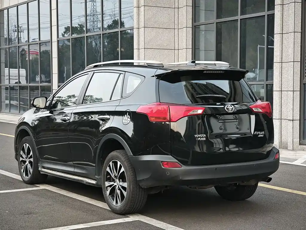 Toyota RAV4 2015 — фото 8