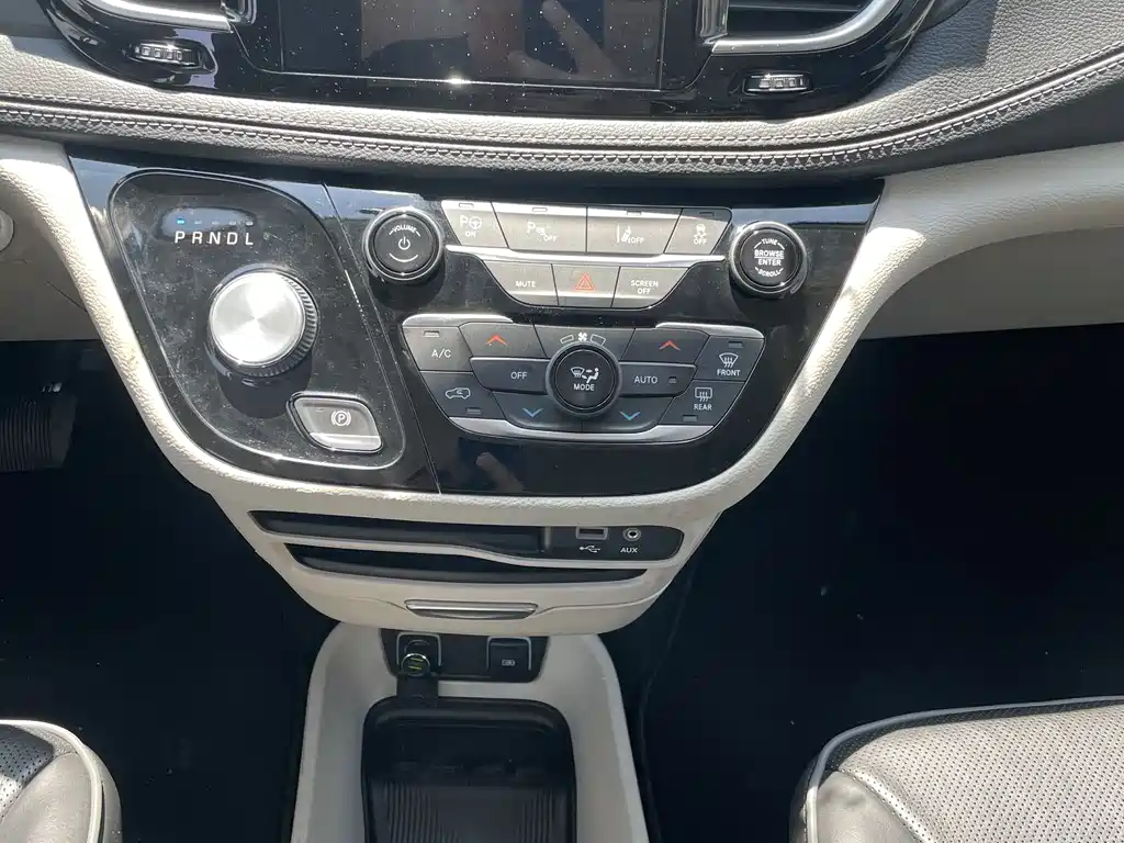Chrysler Grand Voyager PHEV 2025 — фото 13