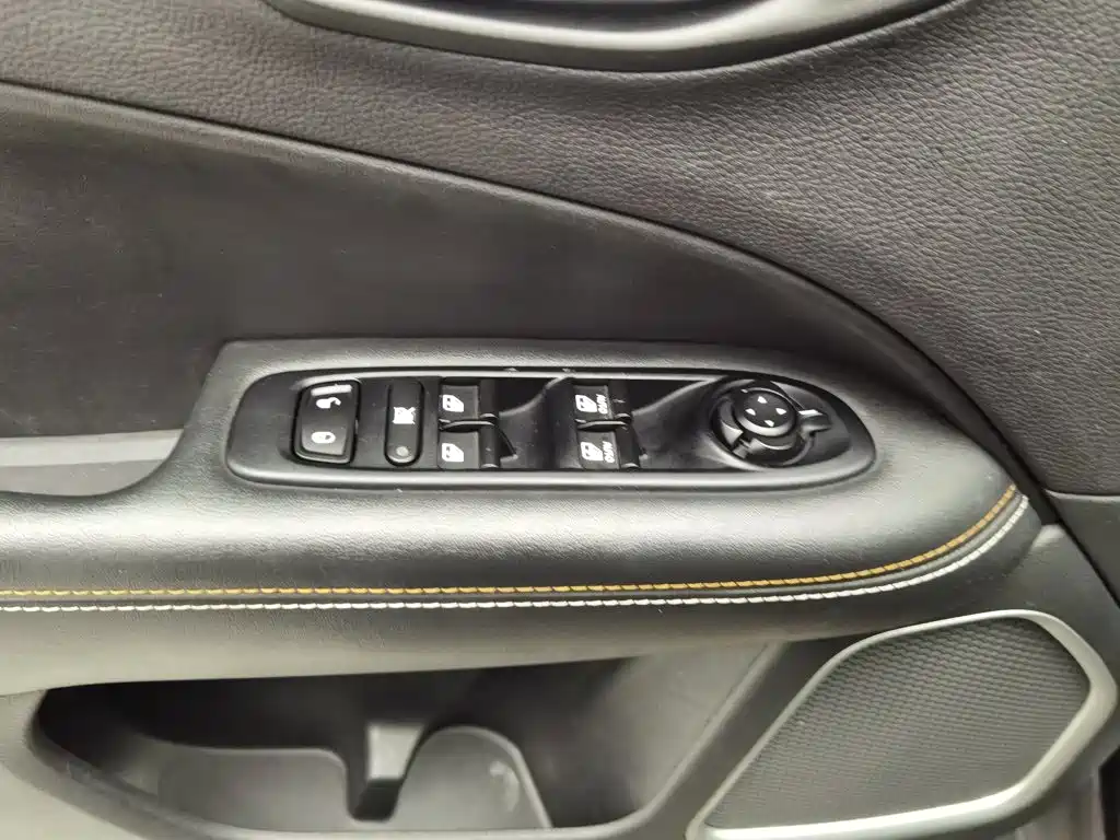 Jeep Compass 2017 — фото 9