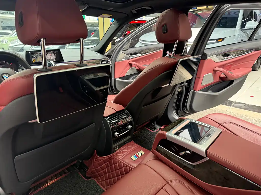 BMW 5 Series 2020 — фото 15