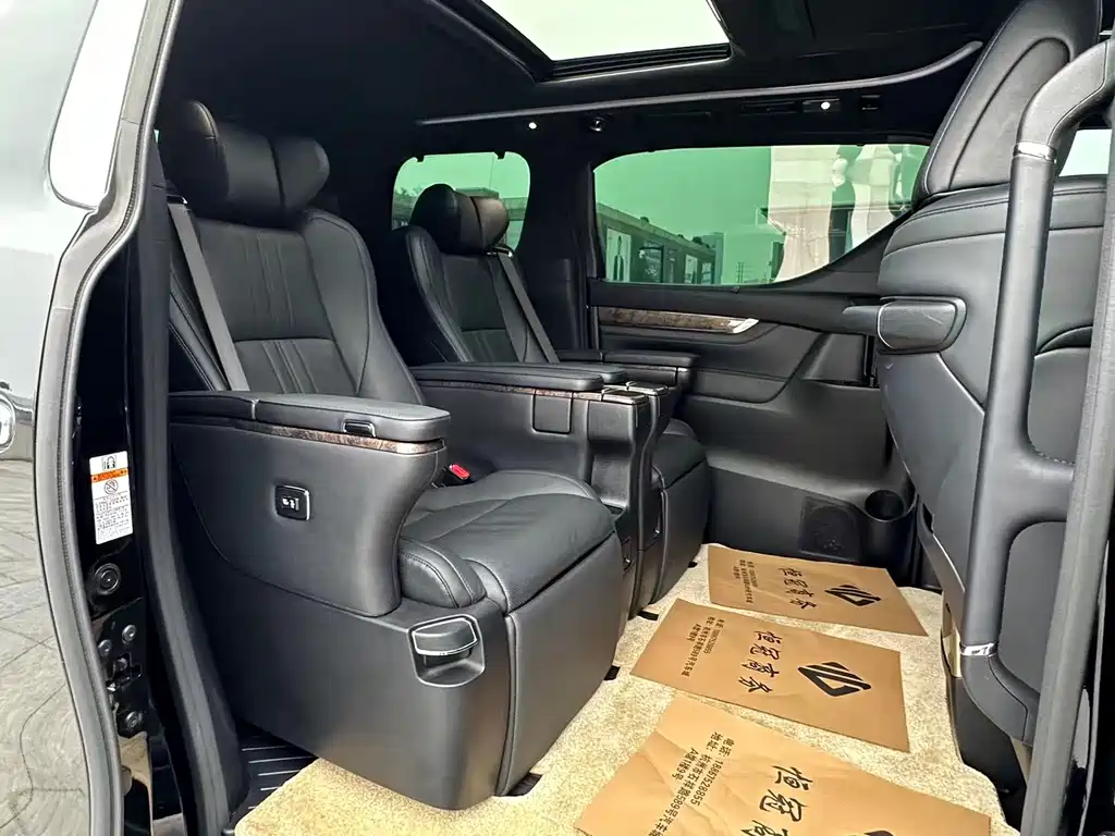 Toyota Vellfire 2022 — фото 9