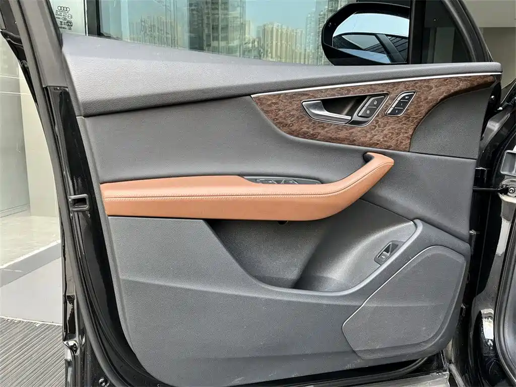 Audi Q7 2023 — фото 12