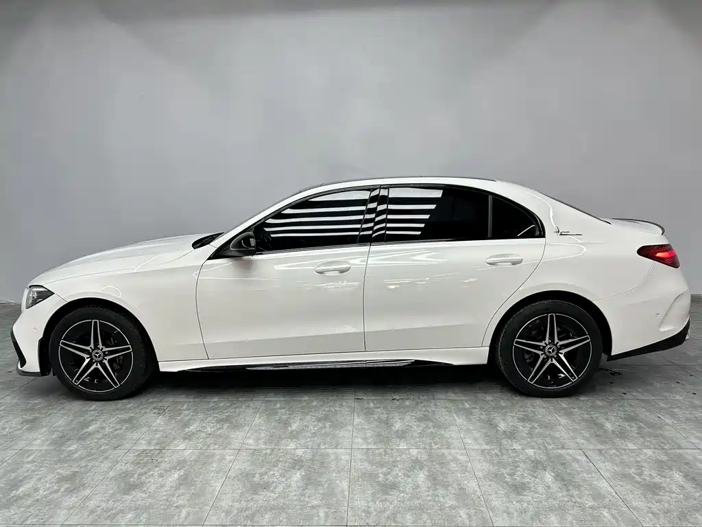 Mercedes-Benz C-Class 2024 — фото 21