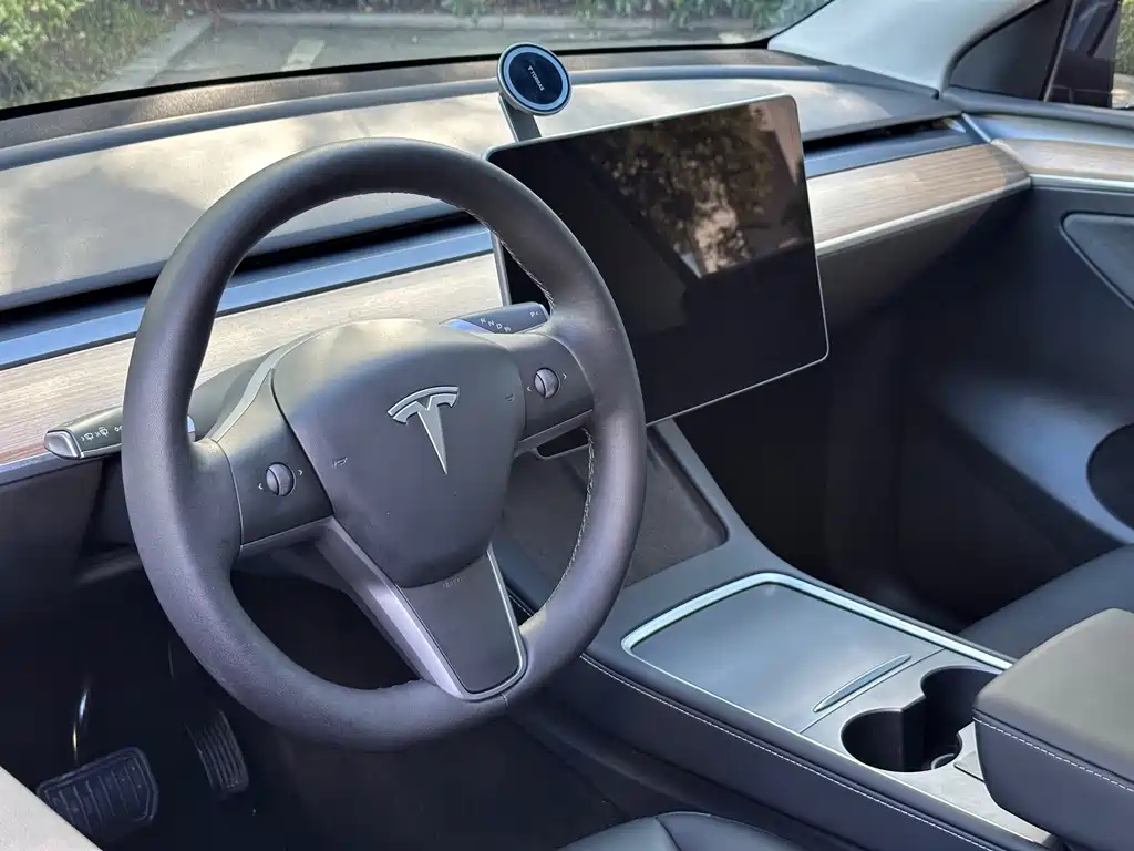 Tesla Model Y 2022 — фото 10