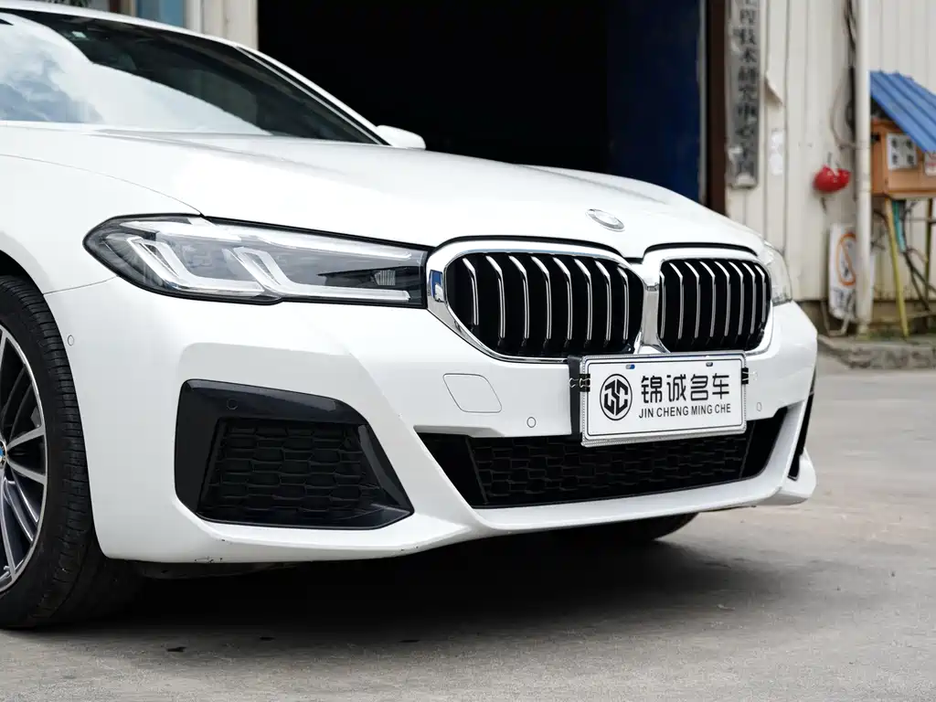 BMW 5 Series 2023 — фото 11
