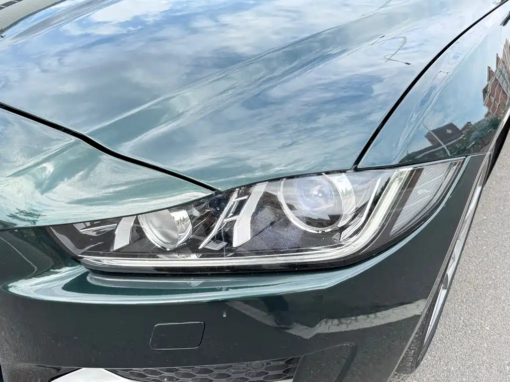 Jaguar XE 2016 — фото 15