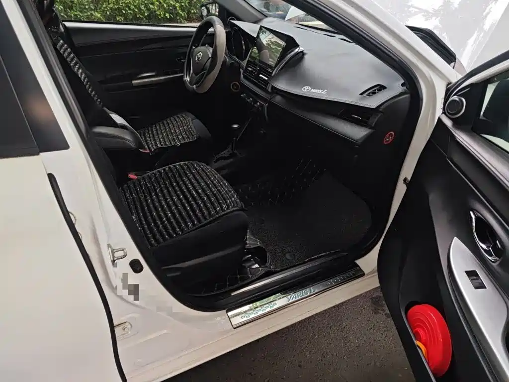 Toyota Yaris L 2015 — фото 20