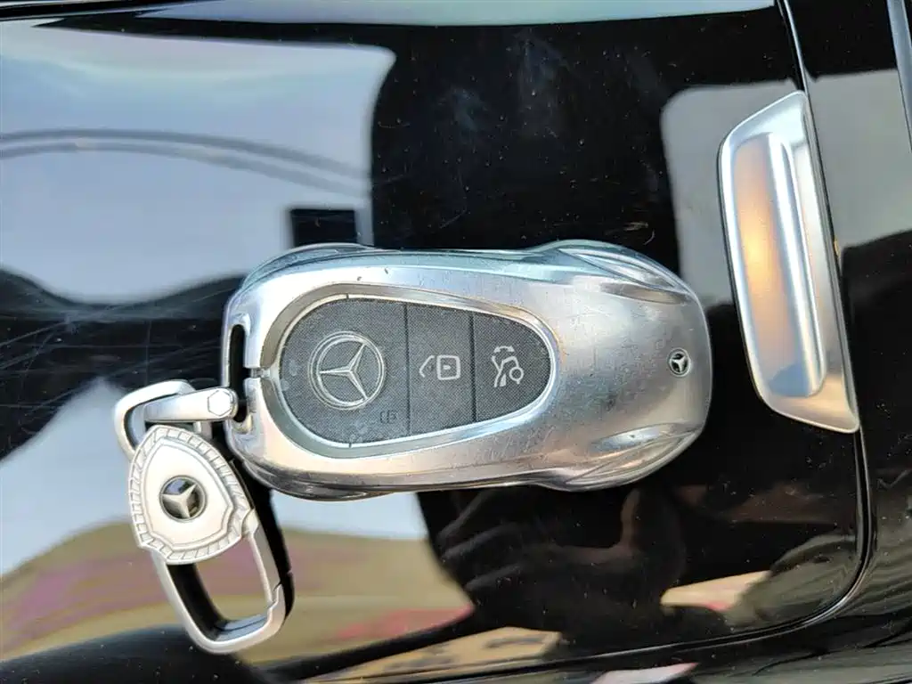 Mercedes-Benz C-Class 2023 — фото 9
