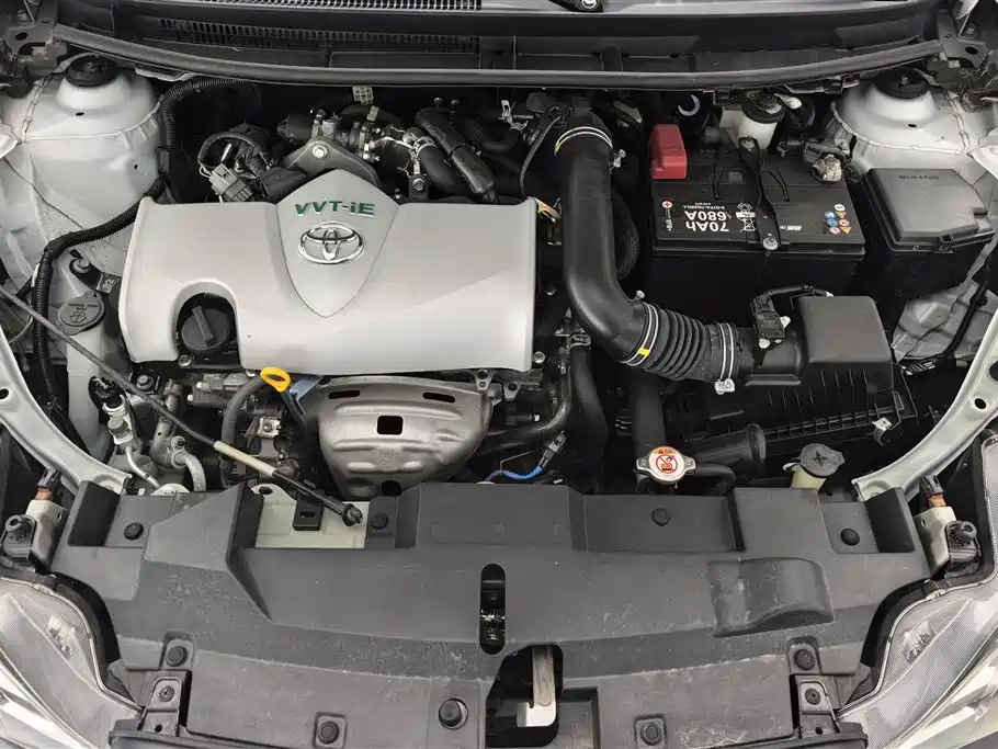 Toyota Yaris L 2020 — фото 10