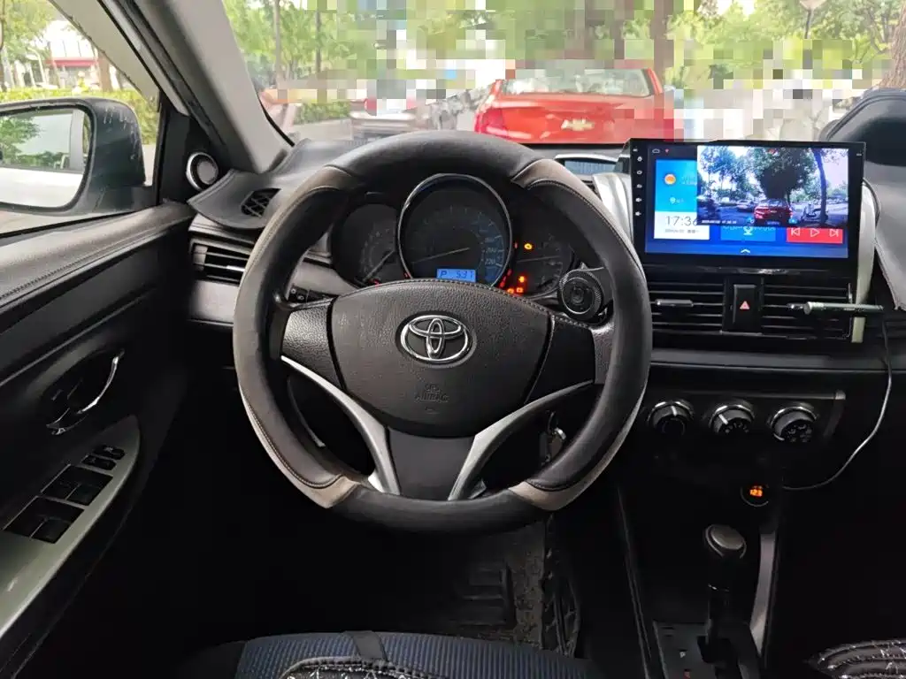 Toyota Yaris L 2015