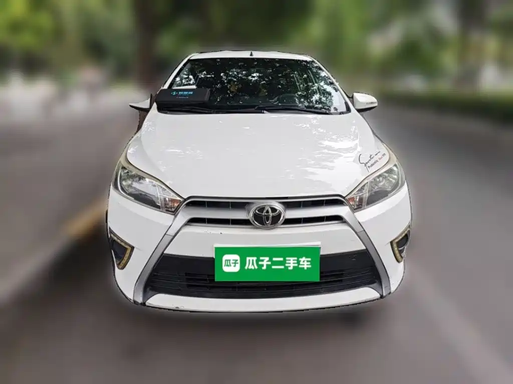 Toyota Yaris L 2015 — фото 24