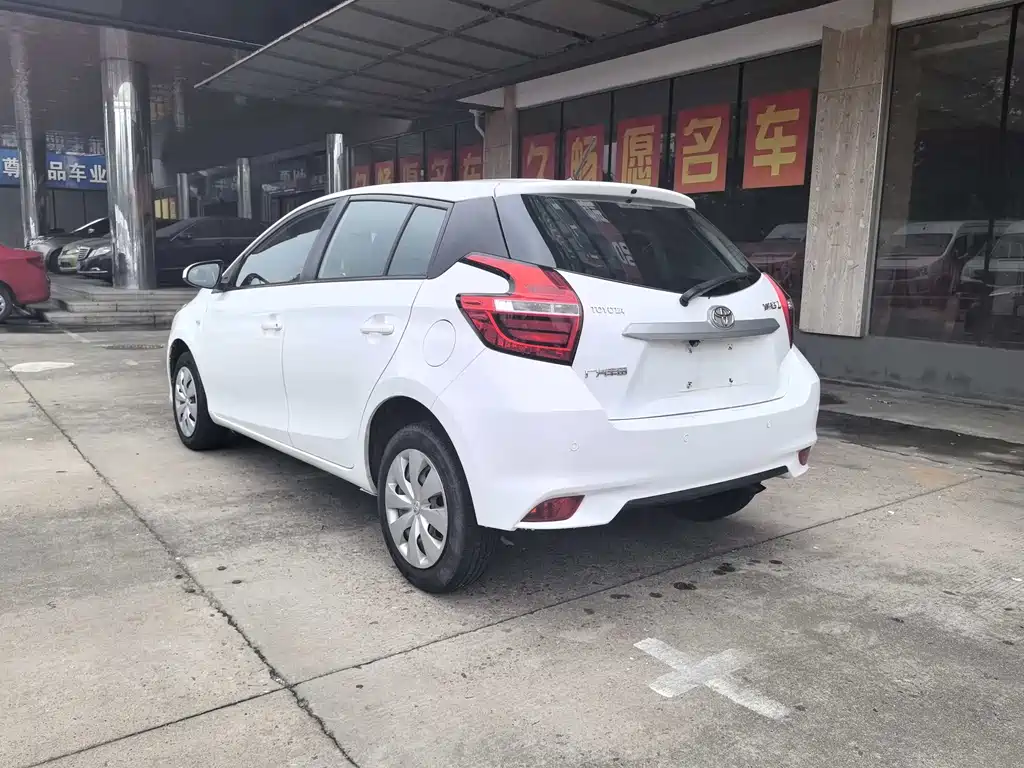 Toyota Yaris L 2016 — фото 9