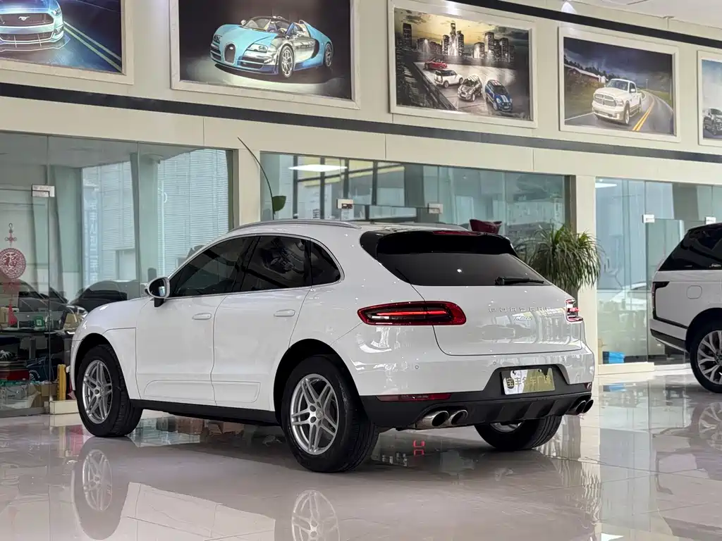 Porsche Macan 2017 — фото 14