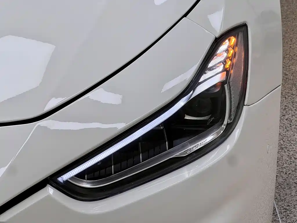 Maserati Ghibli 2015 — фото 36