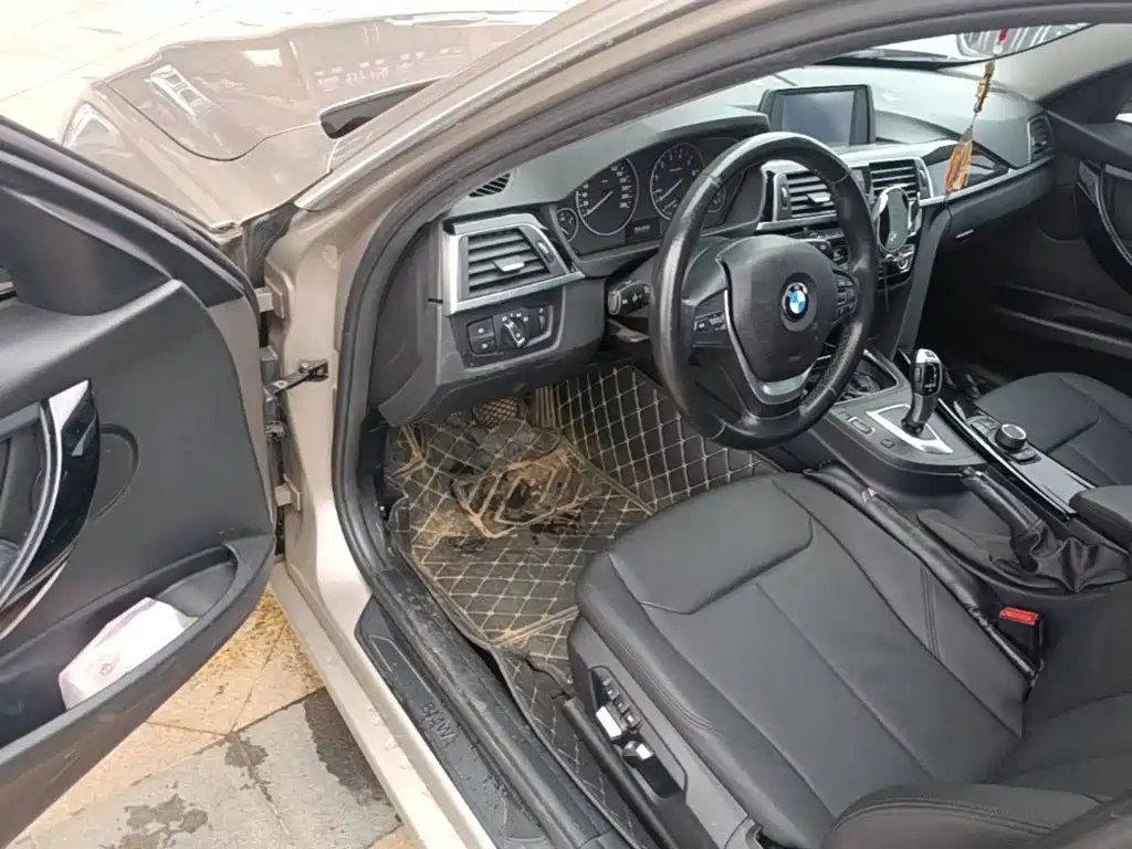 BMW 3 Series 2017 — фото 16