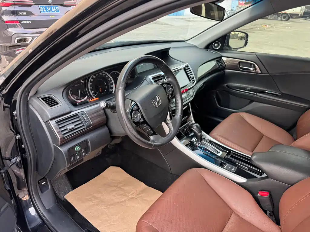 Honda Accord 2016 — фото 12