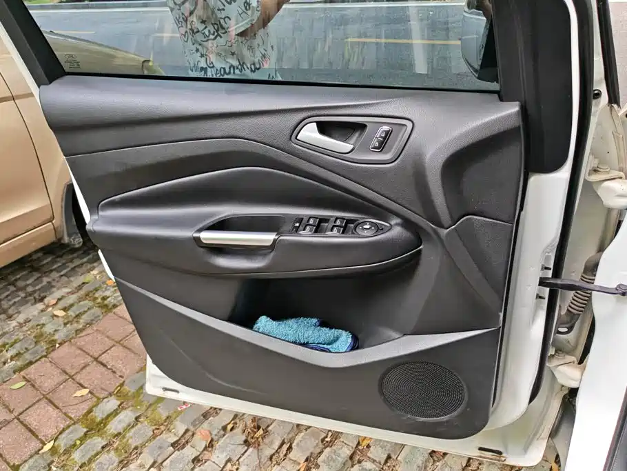 Ford Kuga 2015 — фото 7