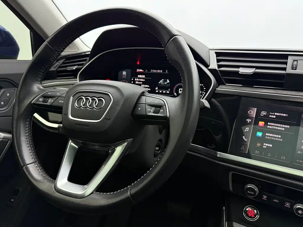 Audi Q3 2021 — фото 11