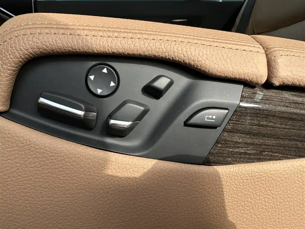 BMW 7 Series 2015 — фото 16