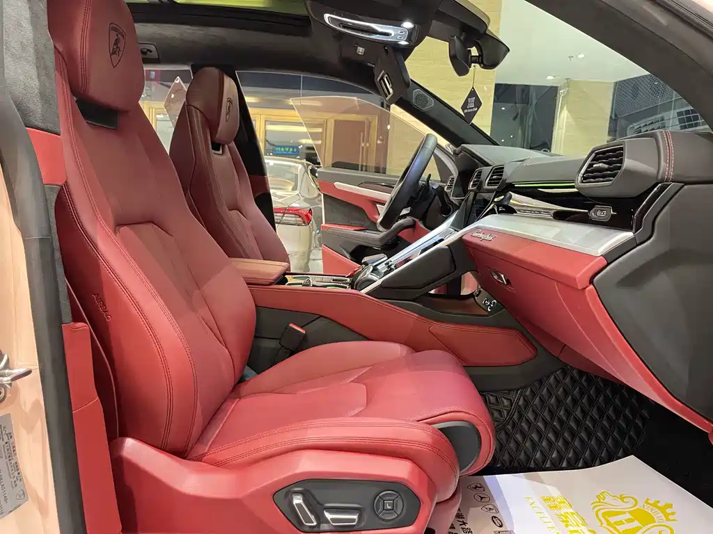 Lamborghini Urus 2019 — фото 11