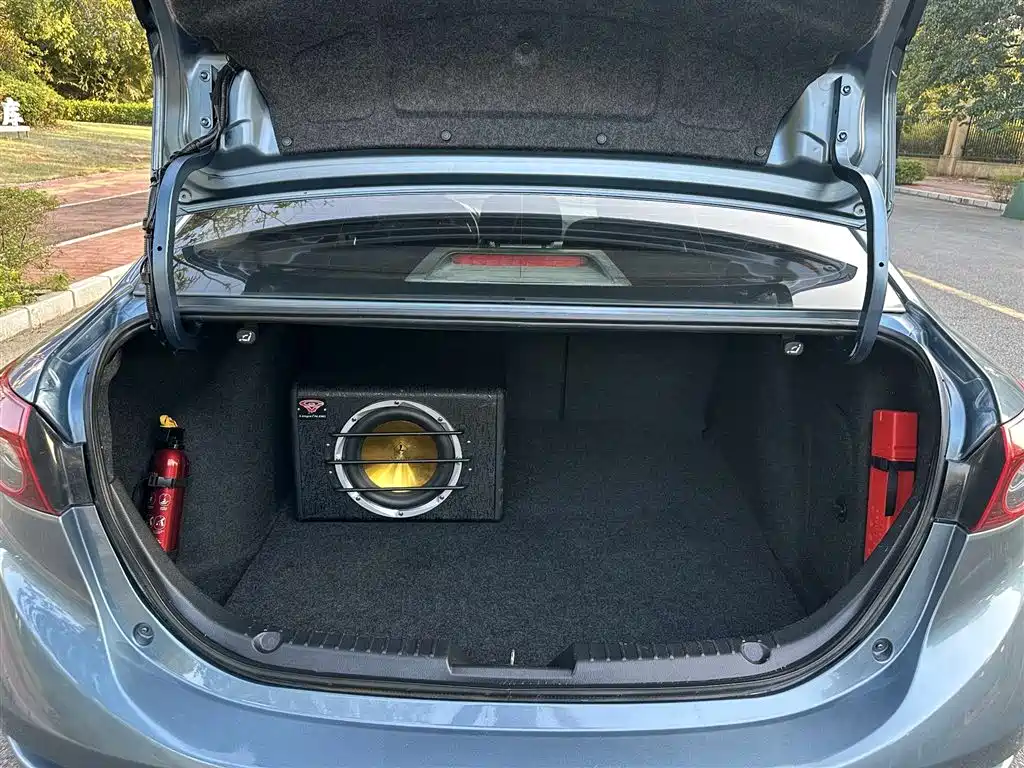 Mazda 3 Axela 2019 — фото 12