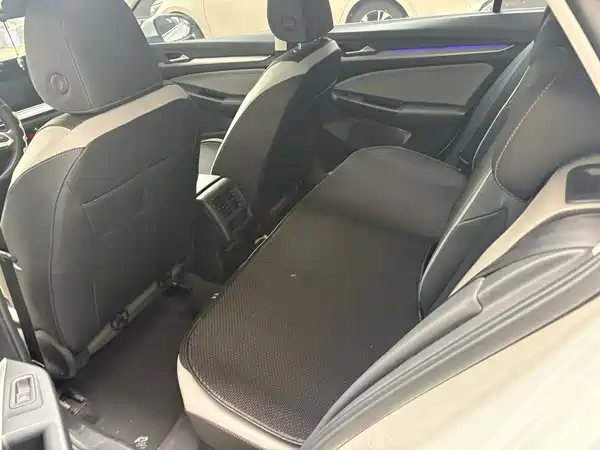 Volkswagen Golf 2025