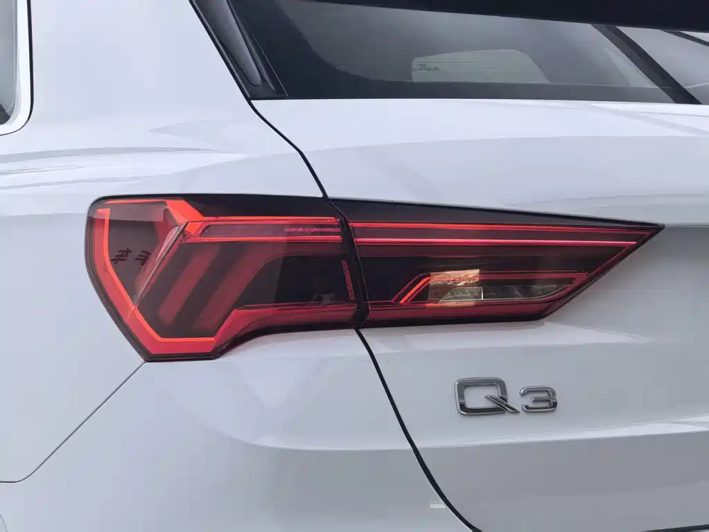 Audi Q3 2020 — фото 30