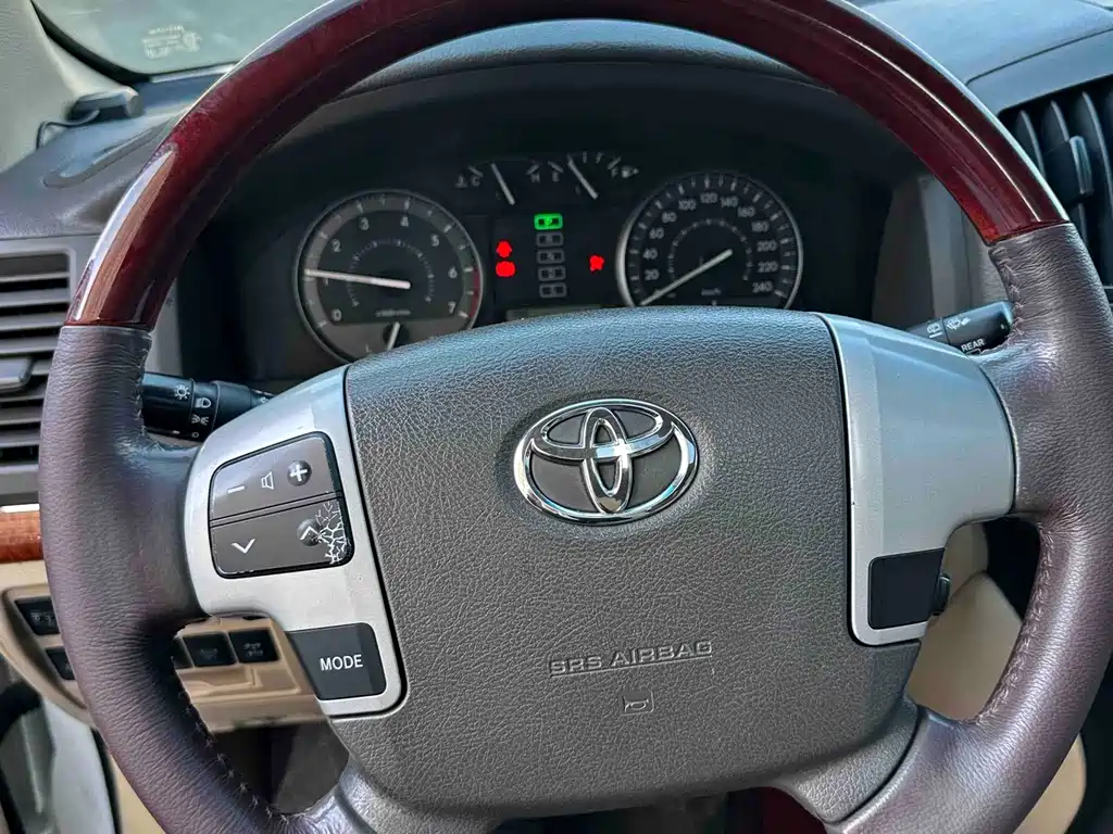 Toyota Land Cruiser 2014 — фото 10