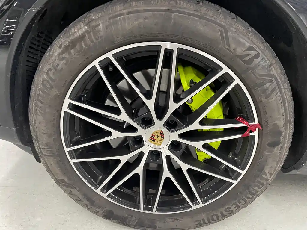Porsche Cayenne Hybrid 2025