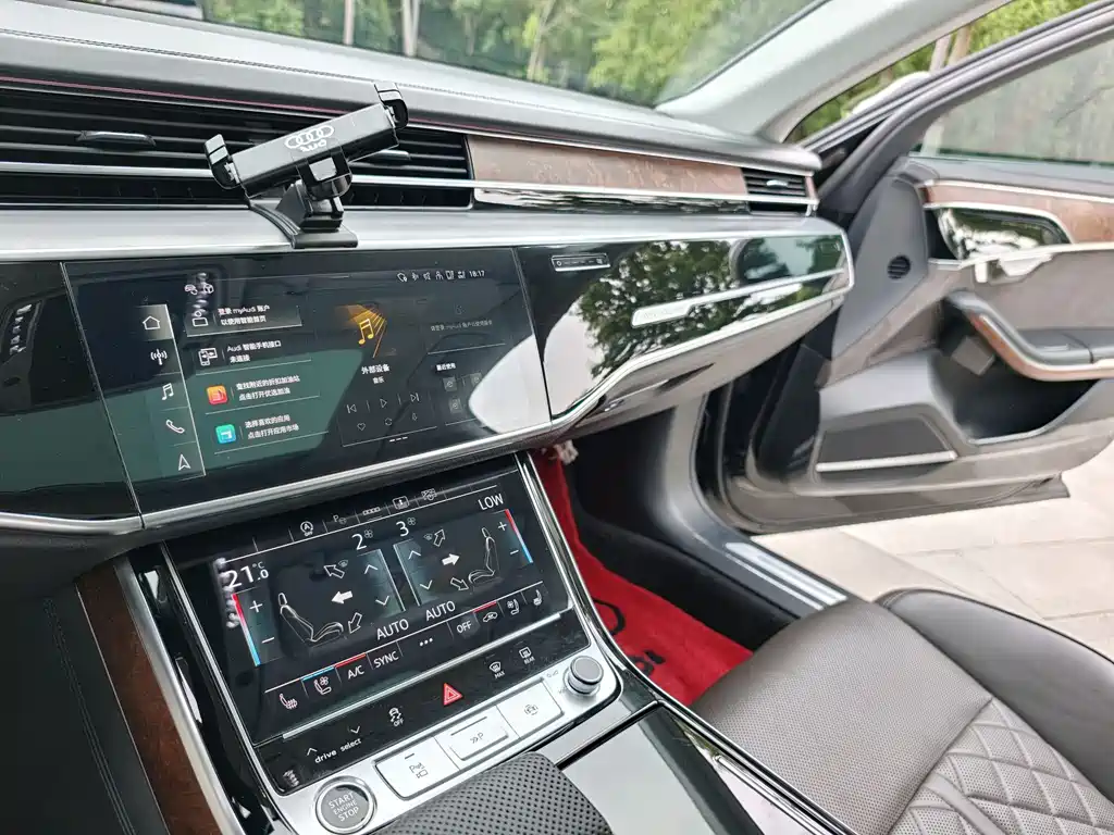 Audi A8 2021 — фото 18