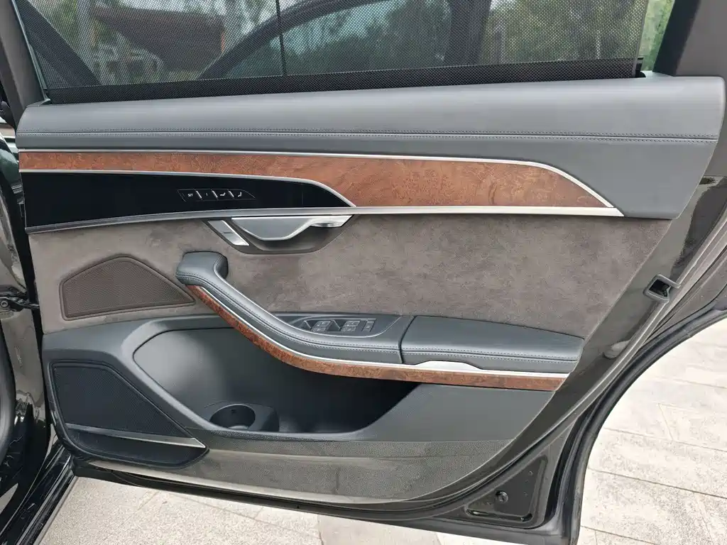 Audi A8 2021 — фото 26