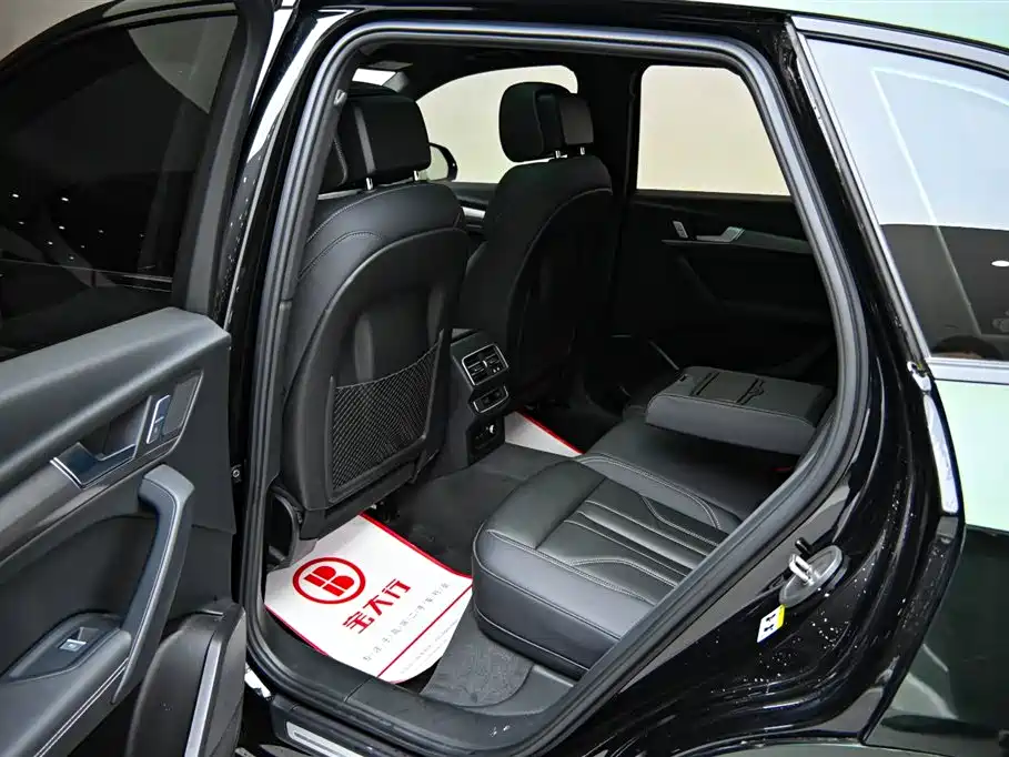 Audi Q5L 2023 — фото 13