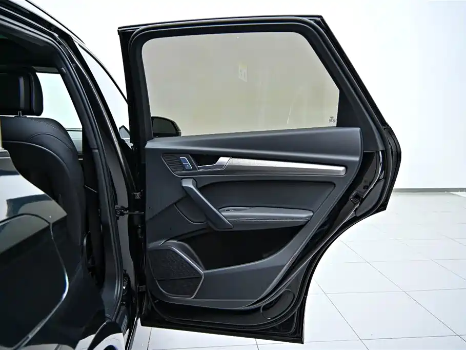 Audi Q5L 2023 — фото 22