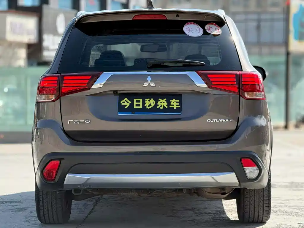 Mitsubishi Outlander 2018 — фото 8
