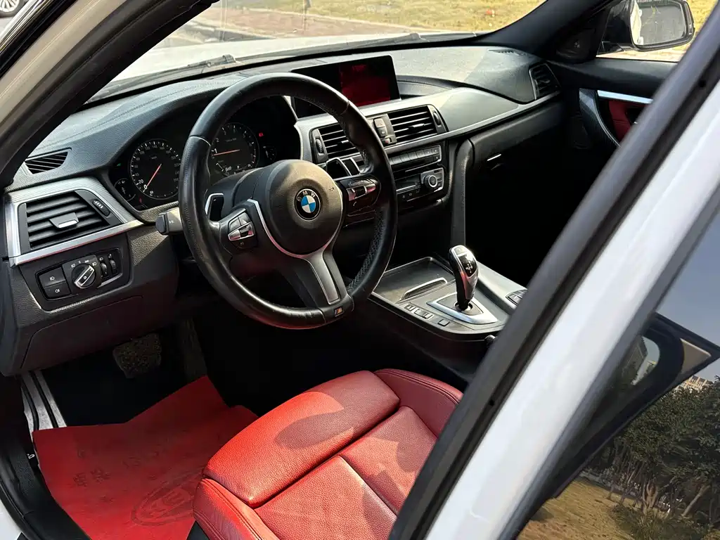 BMW 3 Series 2019 — фото 17