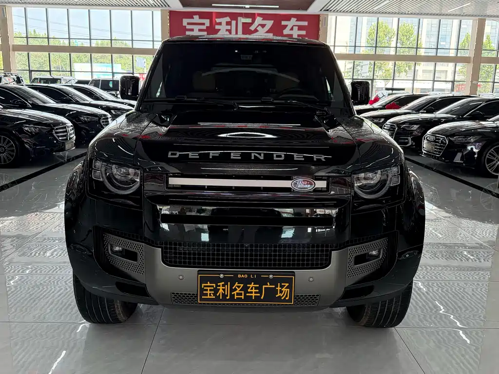 Land Rover Defender 2025 — фото 1