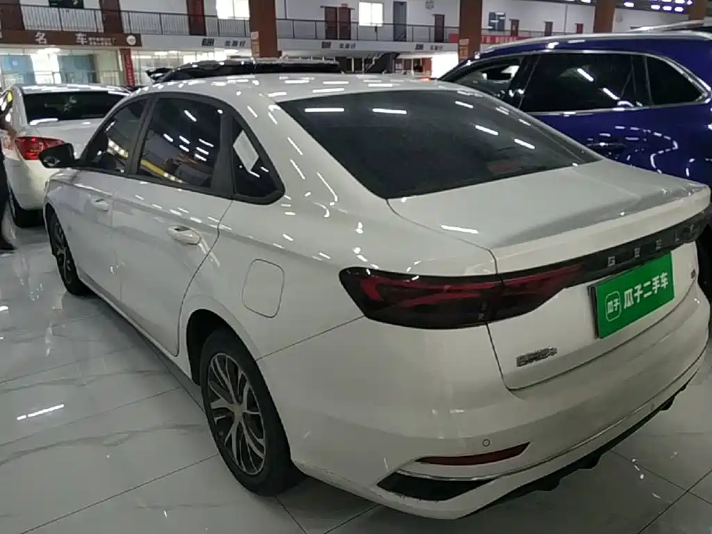 Geely Emgrand 2022