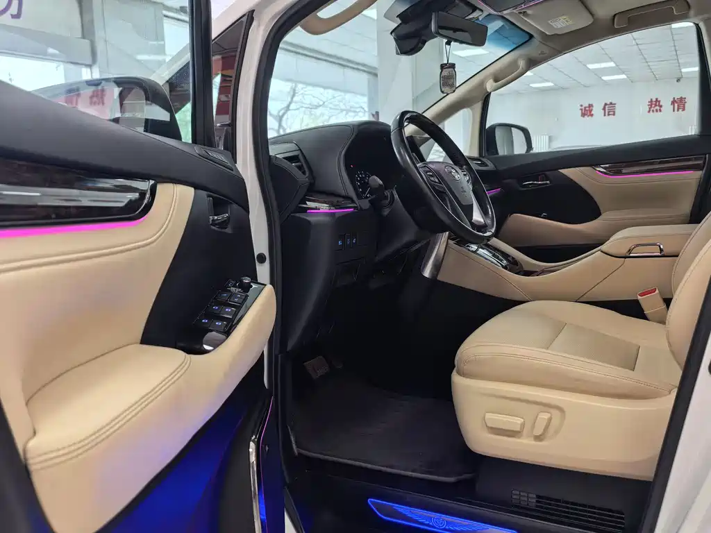 Toyota Alphard 2021 — фото 11