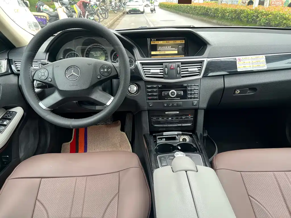 Mercedes-Benz E-Class 2011 — фото 11