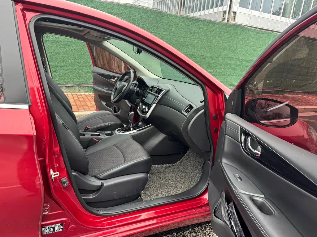 Nissan Tiida 2018 — фото 10