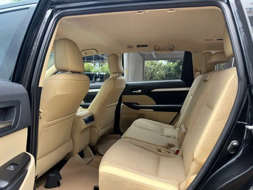 Toyota Highlander 2020 — фото 15